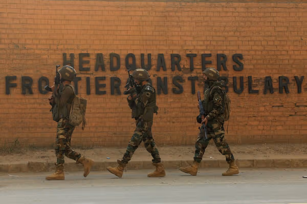 ارتش پاکستان از کشتهشدن ۳۴ شبهنظامی در دو ایالت ناآرام خبر داد