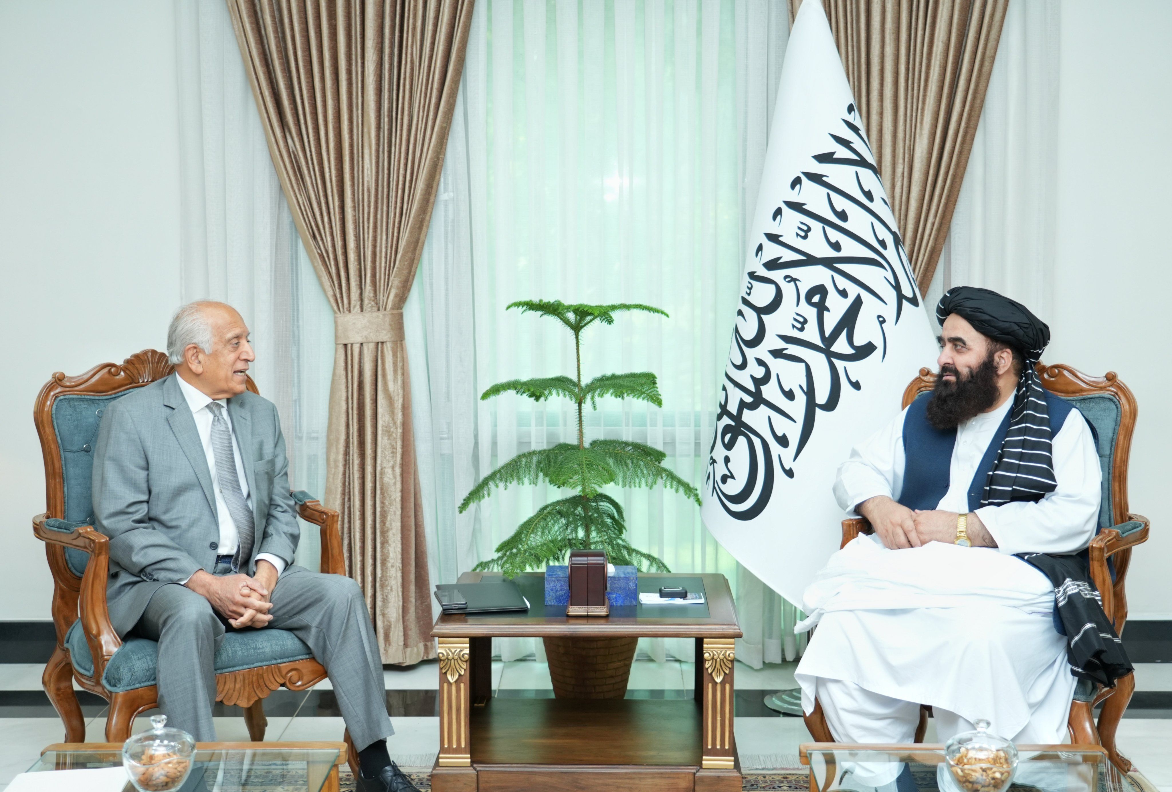 متقي او خلیل‌زاد د امریکا او طالبانو د اړیکو پر پراختیا ږغېدلي