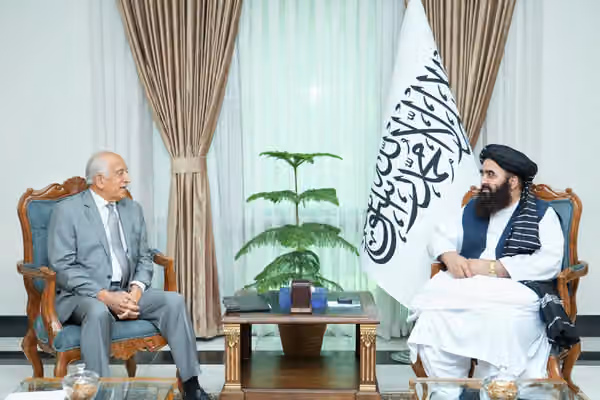 متقي او خلیلزاد د امریکا او طالبانو د اړیکو پر پراختیا ږغېدلي