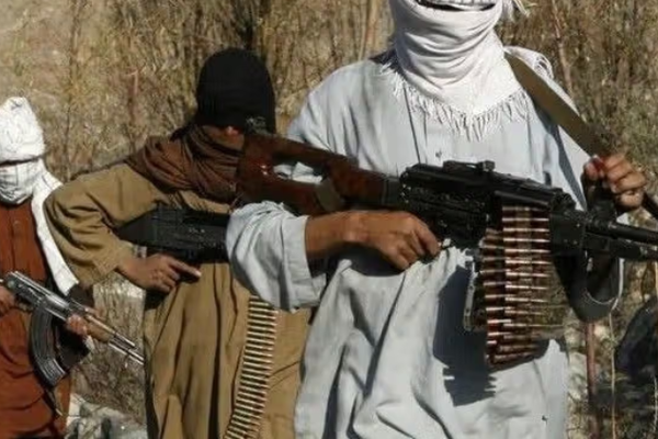 باكستان: طالبان تؤوي المتمردين الباكستانيين تحت غطاء "اللاجئين"