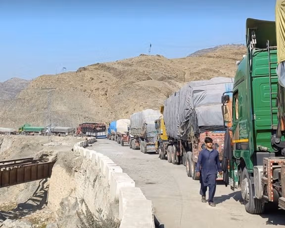 Torkham Border Crossing Closed for 3 Day; 6000 Trucks Stalled On Both Sides