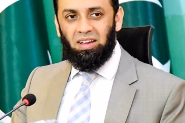 د پاکستان د اطلاعاتو وزیر: د خیبر له تیراه درې څخه د خلکو اېستل پوځ پورې تړاو نهلري