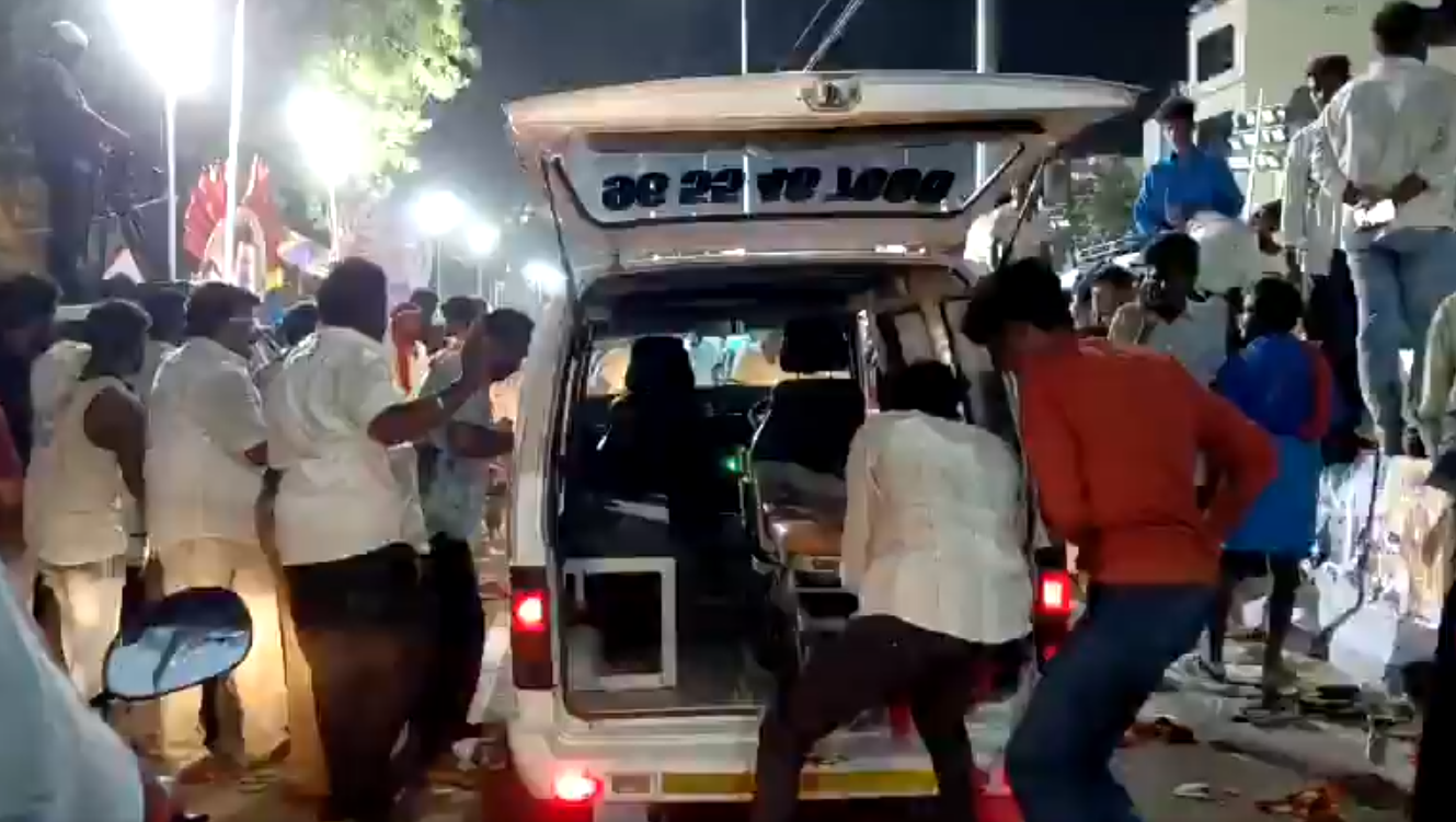 دست‌کم ۳۶ نفر بر اثر ازدحام جمعیت در گردهمایی یک بازیگر و سیاستمدار هندی کشته شدند