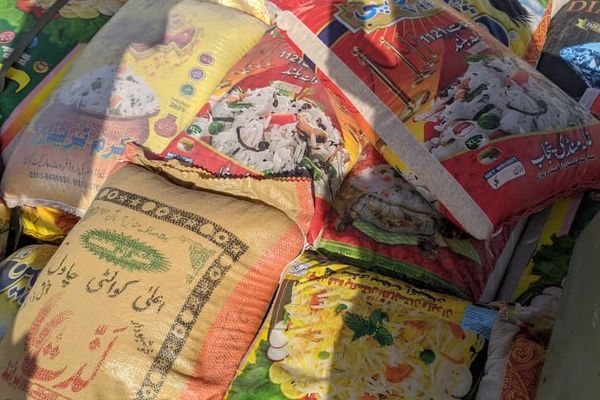 طالبانو له پاکستان او ایران څخه د څه باندې ۲۱ ټنه قاچاق کېدونکو توکو د نیولو خبر ورکړی