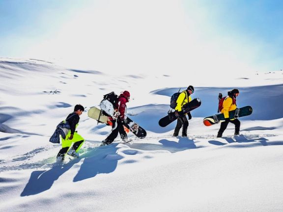 نخستین برنامه ورزشی اسنوبورد در کابل با حضور صد ورزشکار برگزار شد