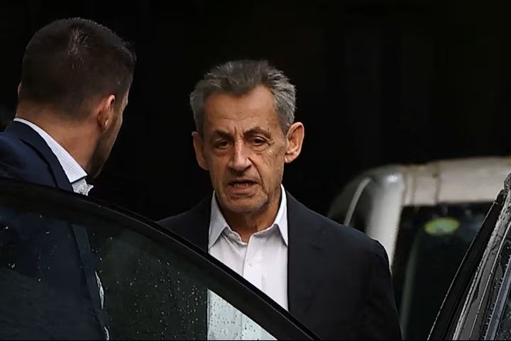 سر له نن نه د فرانسې د پخواني ولسمشر د بند موده پیلېږي