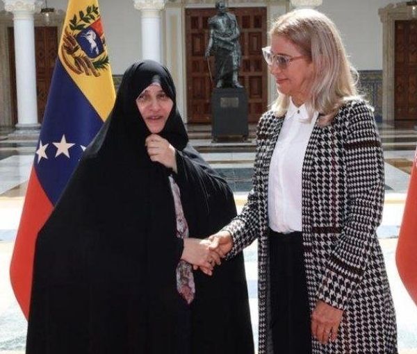 همسر رئیس جمهور ایران: چرا باید مانند مردها درس بخوانیم و کار کنیم؟ 