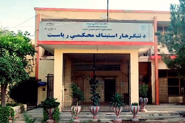 طالبان در ننگرهار یک مرد و زن را در ملاء عام شلاق زد