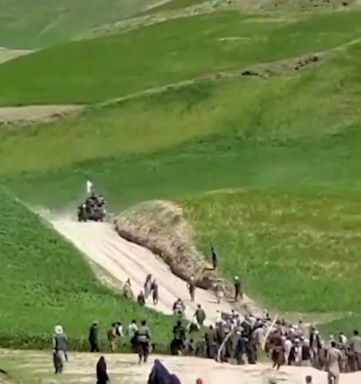 سرچینې: په بدخشان کې لاریون په تاوتريخوالي اوښتی، لږ تر لږ ۱۳ کسانو ته مرګ ژوبله اوښتې