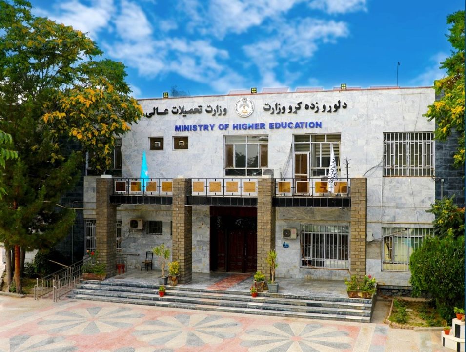 طالبانو په بهر کې له ستونزو سره مخ افغان محصلانو او استادانو ته د اسانتیاوو ډاډ ورکړ