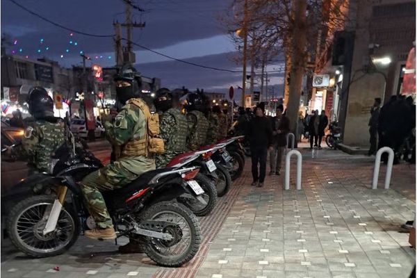 په ایران کې په روانو اعتراضونو کې تر اوسه ۴۴ معترضین ټپيان شوي دي