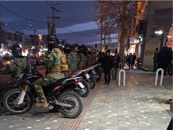 په ایران کې په روانو اعتراضونو کې تر اوسه ۴۴ معترضین ټپيان شوي دي