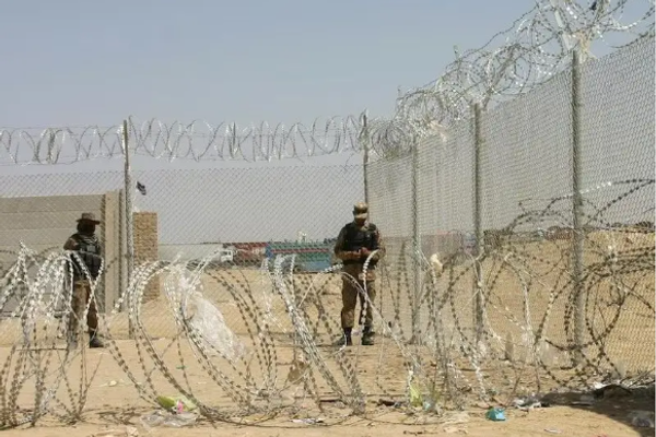 Pakistani Military Kills Three Militants at Afghanistan Border