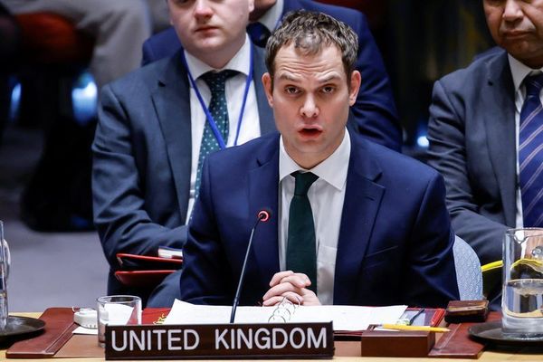 بریټانیا د ایران سفیر د سفارت پر ټولنیزو رسنیو د ناسمو څرګندونو له امله احضار کړی