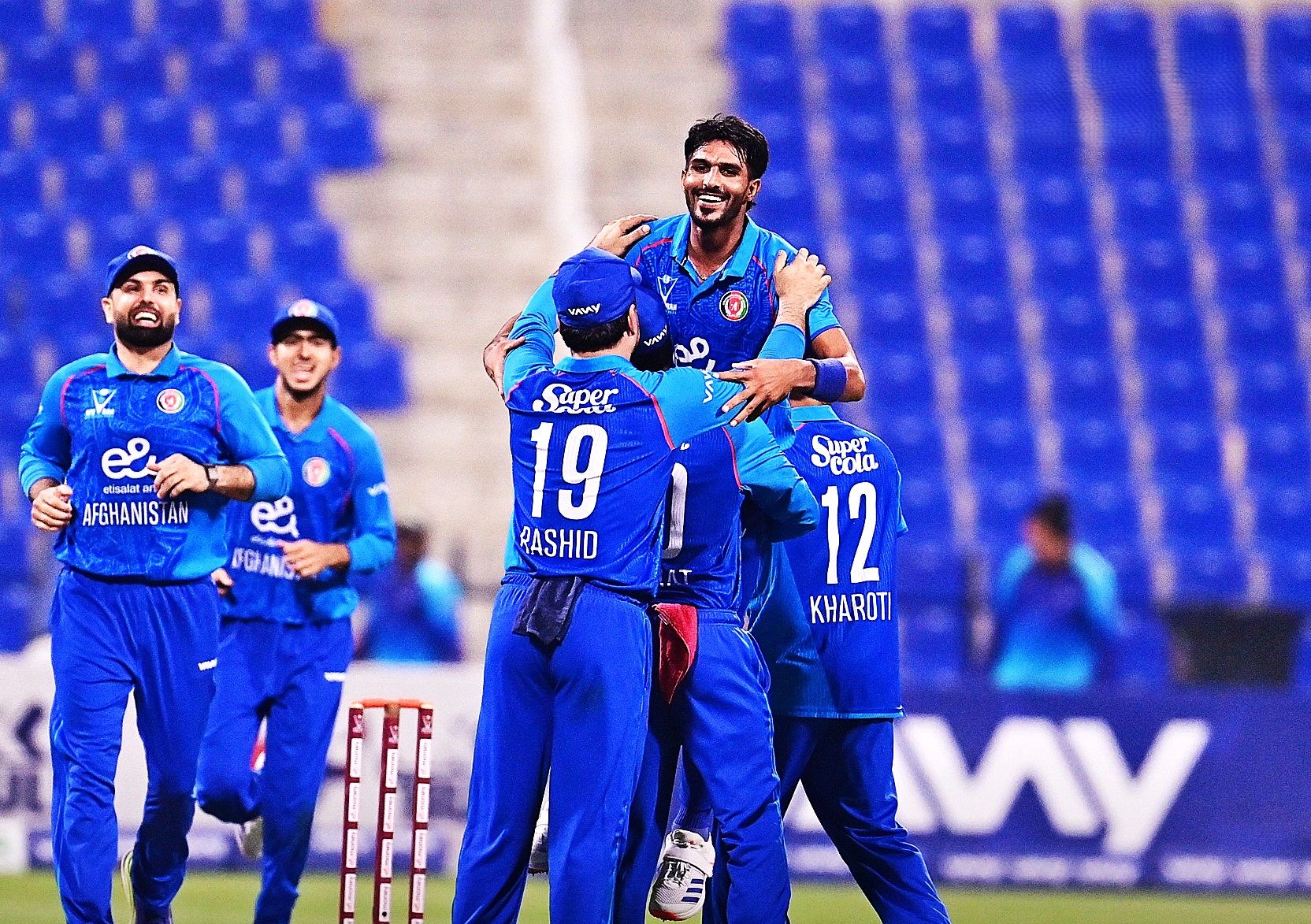 تیم ملی کریکت افغانستان با تفاوت ۲۰۰ دوش بنگلادیش را شکست داد