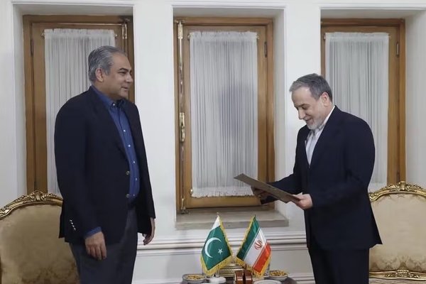 عاصم منير وشهباز شريف يبعثان رسالة إلى مجتبى خامنئي
