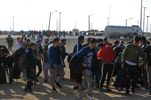 سور صلیب: تېرو شپږو میاشتو کې شاوخوا ۸۰۰ زره افغانان له ایرانه راستانه شوي دي