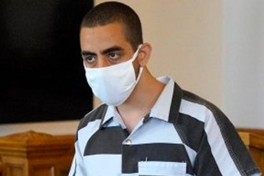 جمهوری اسلامی ایران به مردی که سلمان رشدی را چاقو زد، هزار متر «زمین با ارزش» اهدا میکند