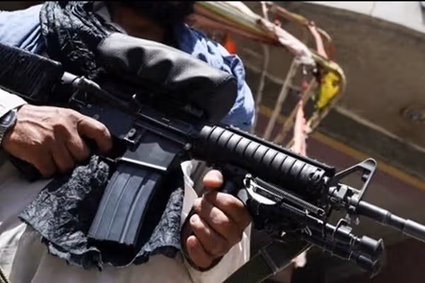 سیانان: برای سرمایهگذاری امریکا در پاکستان، سلاحهای ارتش سابق افغانستان دردسر است