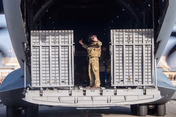 بریتانیا انتقال پناهجویان واجد شرایط از افغانستان را 'متوقف کرده است'