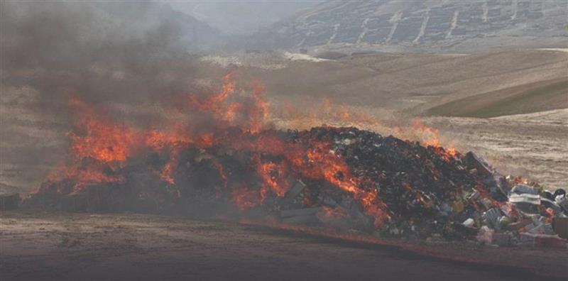 طالبانو په خوست کې ۵۰ ټنه نېټه‌تېر درمل او خوراکي توکي سوځولي