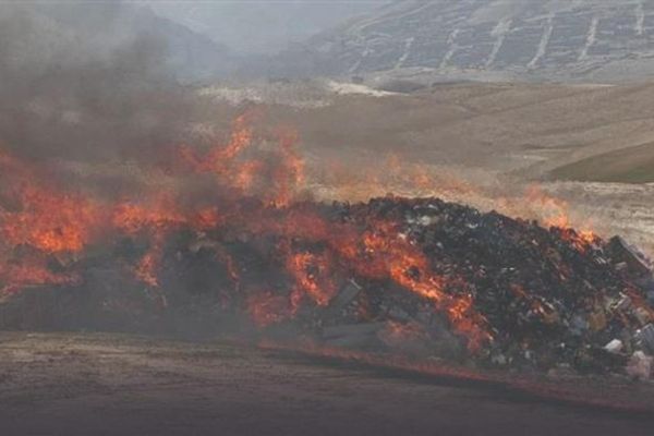 طالبانو په خوست کې ۵۰ ټنه نېټهتېر درمل او خوراکي توکي سوځولي