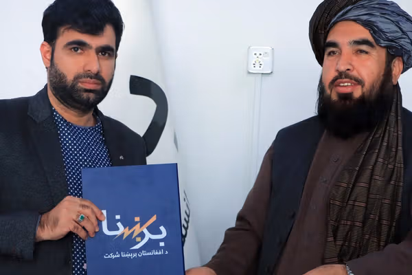 برېښنا شرکت له کورنیو پانګوالو سره د پنځو پراختيايي پروژو تړونونه لاسليک کړل