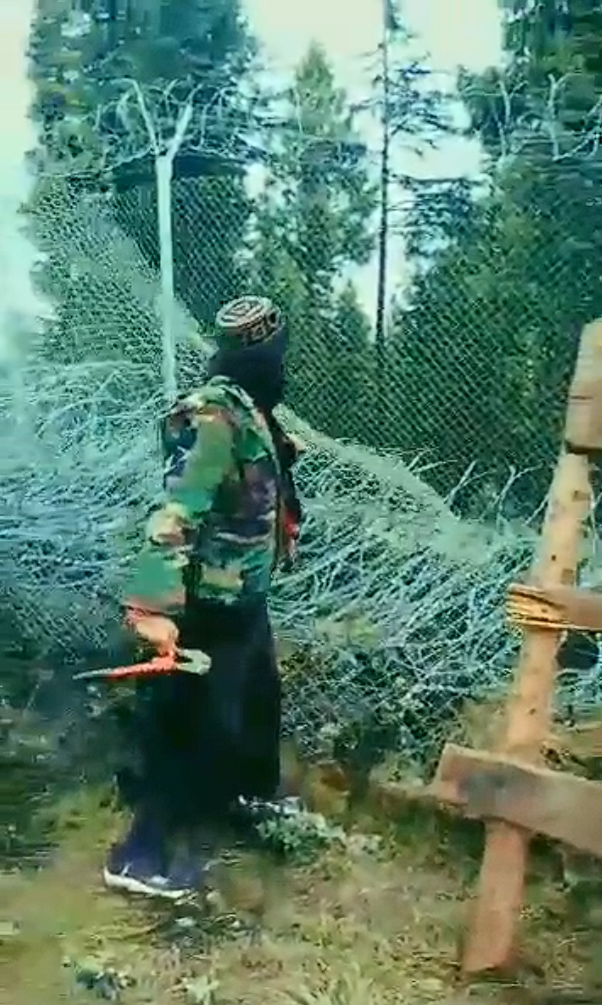 پاکستاني چارواکي: طالبانو د پکتیا او کورمې ترمنځ پر ډیورنډ کرښه ۱۷ متره اغزن تار پرې کړی