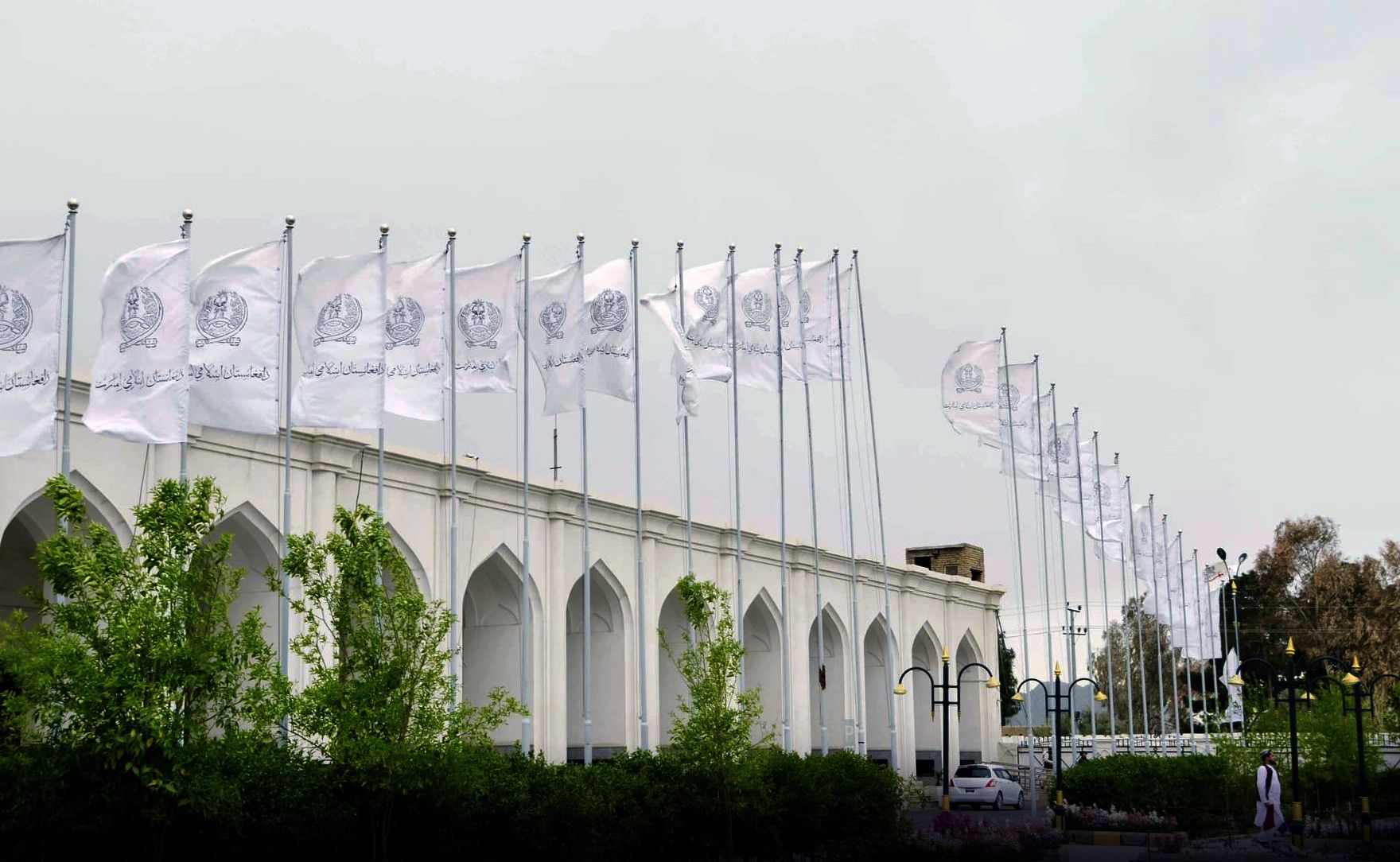 د سويلي افريقا د ۲۳ عالمانو یوه پلاوي کندهار  کې د طالبانو له والي سره ولیدل