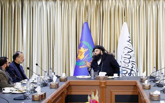 د امریکا د مرستو بندېدو له تصویب وروسته؛ مولوي کبیر وايي نړۍوال دې بشري مرستې نه سیاسي کوي