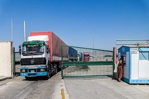 د بارانونو تر درېدو وروسته؛ د افغانستان او ایران ترمنځ د بار وړونکو موټرو تګ راتګ عادي شو