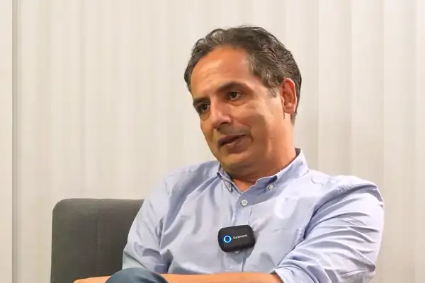 وحید عمر: اشرف غني نه غوښتل ووځي، په زور له ارګه وایستل شو