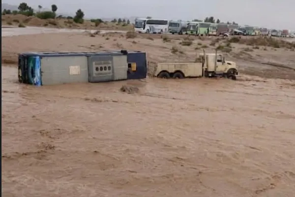 په تېرو ۲۴ ساعتونو کې د ورښتونو او سیلابونو په پایله کې ۳ کسان مړه شوي او ۱۶ ټپیان دي