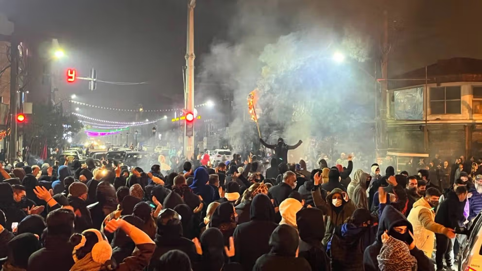 په ایران کې د حکومت ضد لاریونونه؛ لاریونوال په بېلابېلو ښارونو کې واټونو ته راوتلي