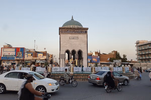 طالبانو په کندهار کې تر ۱۵ زیات ځوانان د ږیرې لنډېدو او خرېیلو له امله نیولي دي