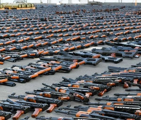 وزارت دفاع بریتانیا از توقف یک کشتی حامل سلاح‌های قاچاق ایرانی در خلیج عمان خبر داد