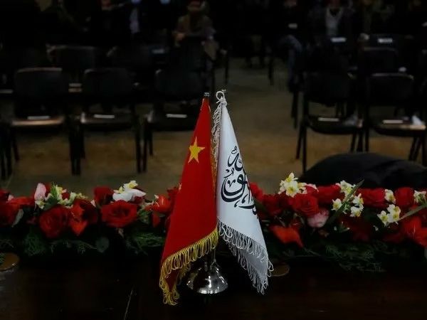 وزیر صنعت و تجارت طالبان برای اشتراک در نشست 'کمربند و جاده' به چین سفر کرد