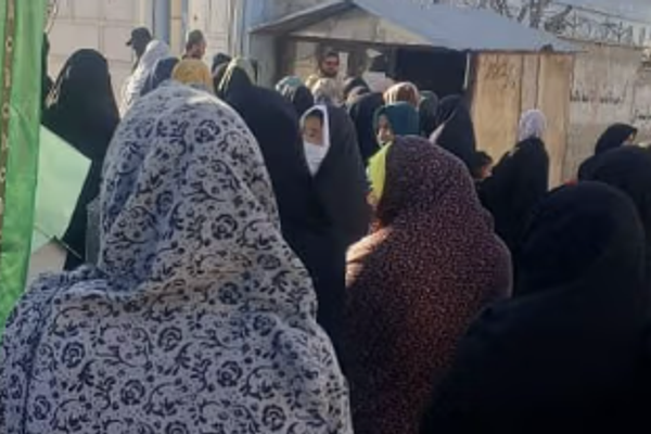 طالبان تغلق عشرات المتاجر الخاصة بالنساء في دايكندي