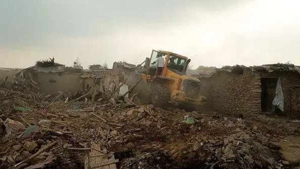 د خیبر پښتونخوا په کوهاټ کې د افغان کډوالو اووه او په هنګو کې یو پنډغالی ونړول شو