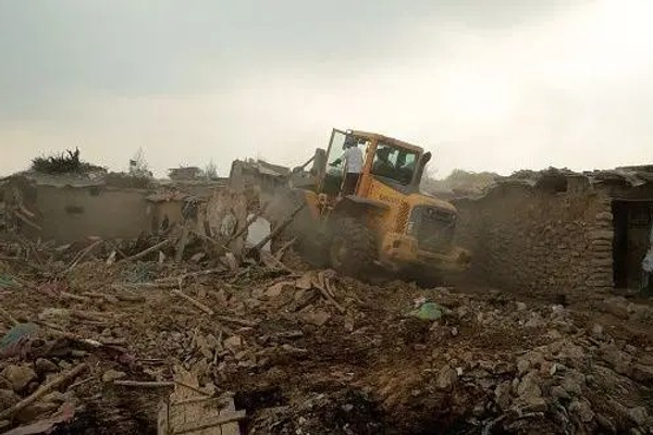 د خیبر پښتونخوا په کوهاټ کې د افغان کډوالو اووه او په هنګو کې یو پنډغالی ونړول شو