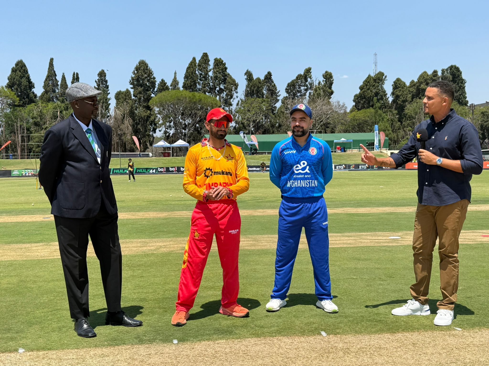 افغان لوبغاړي له زمبابوې سره په شل ‌اوریزه سیالي کې د لوبې ډګر ته ښکته شول