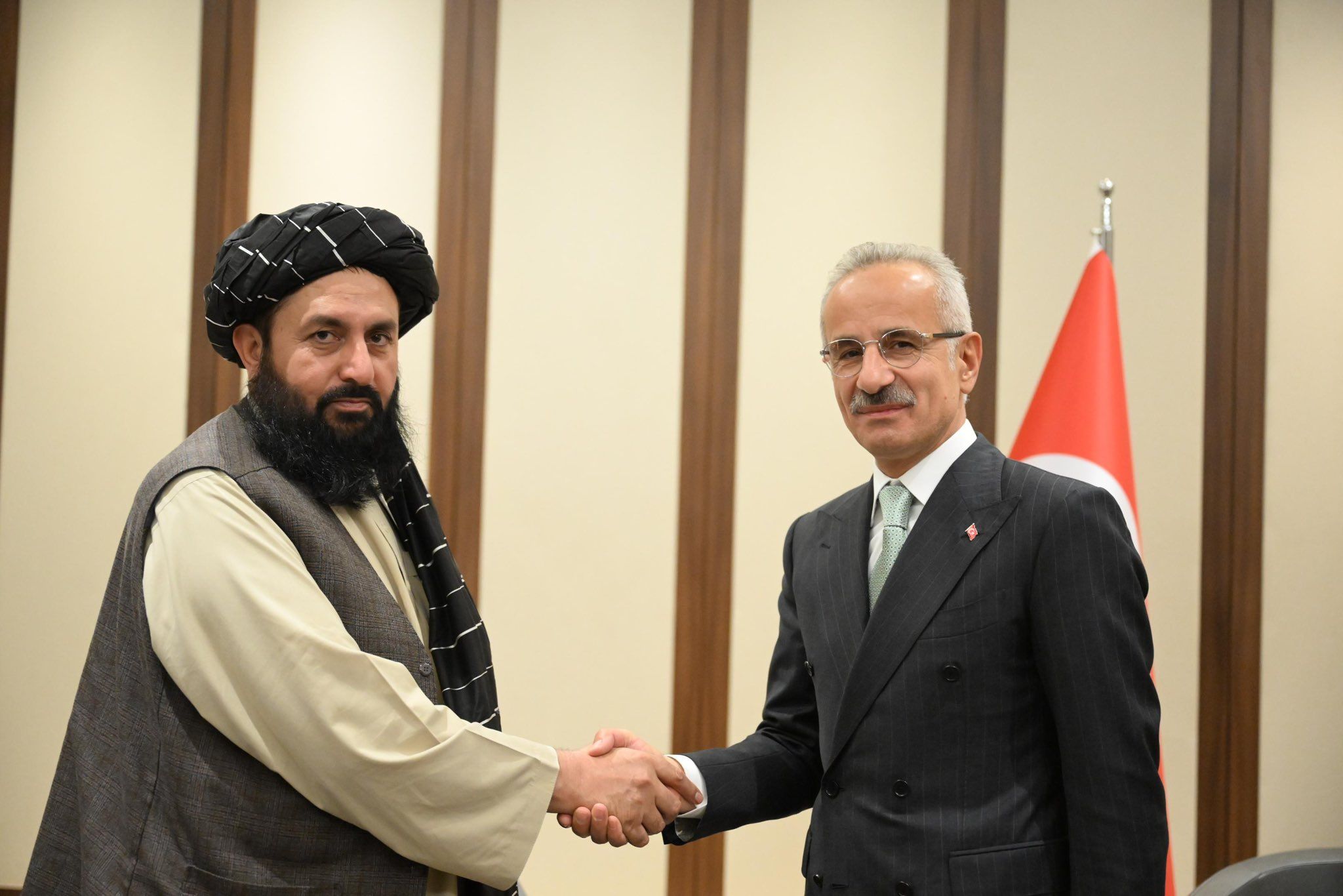 وزیر حمل‌ونقل ترکیه با وزیر ترانسپورت طالبان در استانبول دیدار کرد