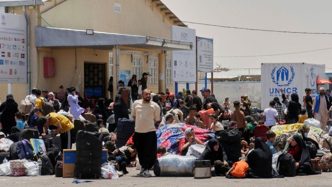 پاکستان  د ۱،۴ میلیونه افغان کډوالو د جبري ایستلو پرېکړه کړې