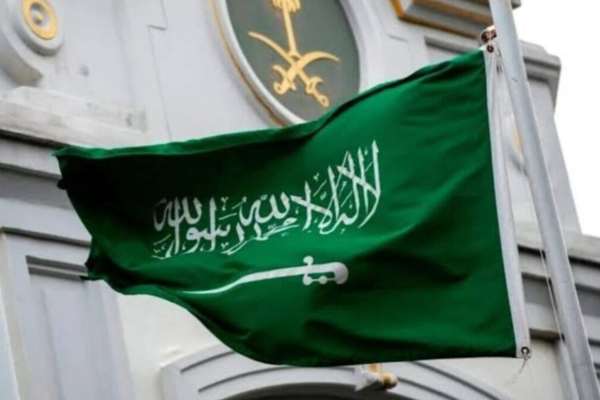 د سعودي پر دوو هوايي ډګرونو بریدونه؛ درې کسان وژل شوي او ۳۶ نور ټپیان دي