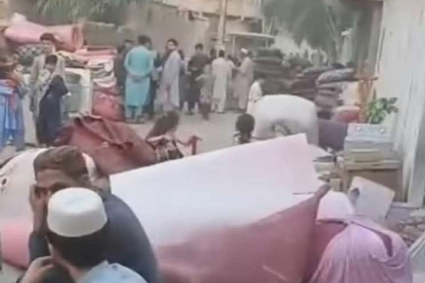 سكان ننغرهار متهما لطالبان: إخلاء نحو 100 منزل قسراً لصالح عائلة مسؤول بارز في الحركة
