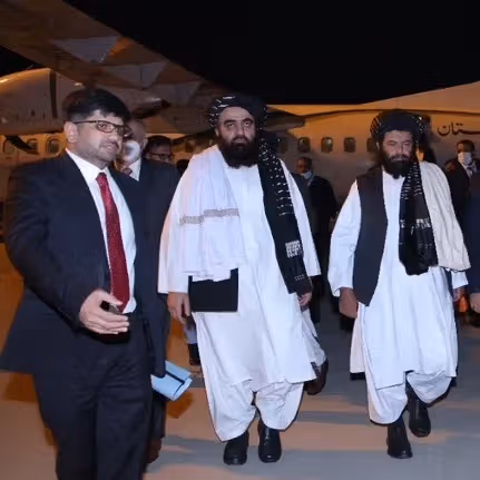 با وجود تحریمها؛ اعضای کابینه طالبان در یک سال حدود ۱۰۰ بار به خارج سفر کردند