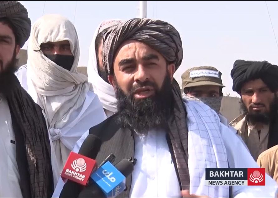 ذبیح الله مجاهد: په سپین بولدک او تورخم کې د افغان کډوالو د راستنېدو بهیر ښه روان دی