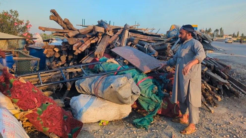 لنډي کوتل کې د ستنېدونکو افغان کډوالو فریاد؛ ورښتونو، یخنۍ او بې‌نظمۍ زموږ ژوند تریخ کړی