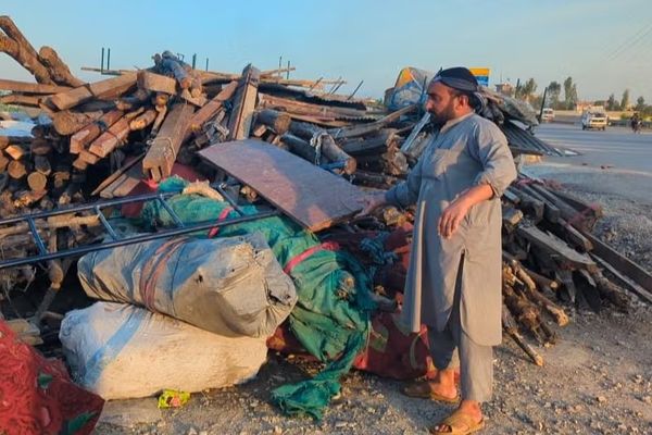 لنډي کوتل کې د ستنېدونکو افغان کډوالو فریاد؛ ورښتونو، یخنۍ او بېنظمۍ زموږ ژوند تریخ کړی