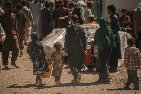 طالبان: باكستان وإيران رحّلتا نحو 6 آلاف أفغاني في يوم واحد